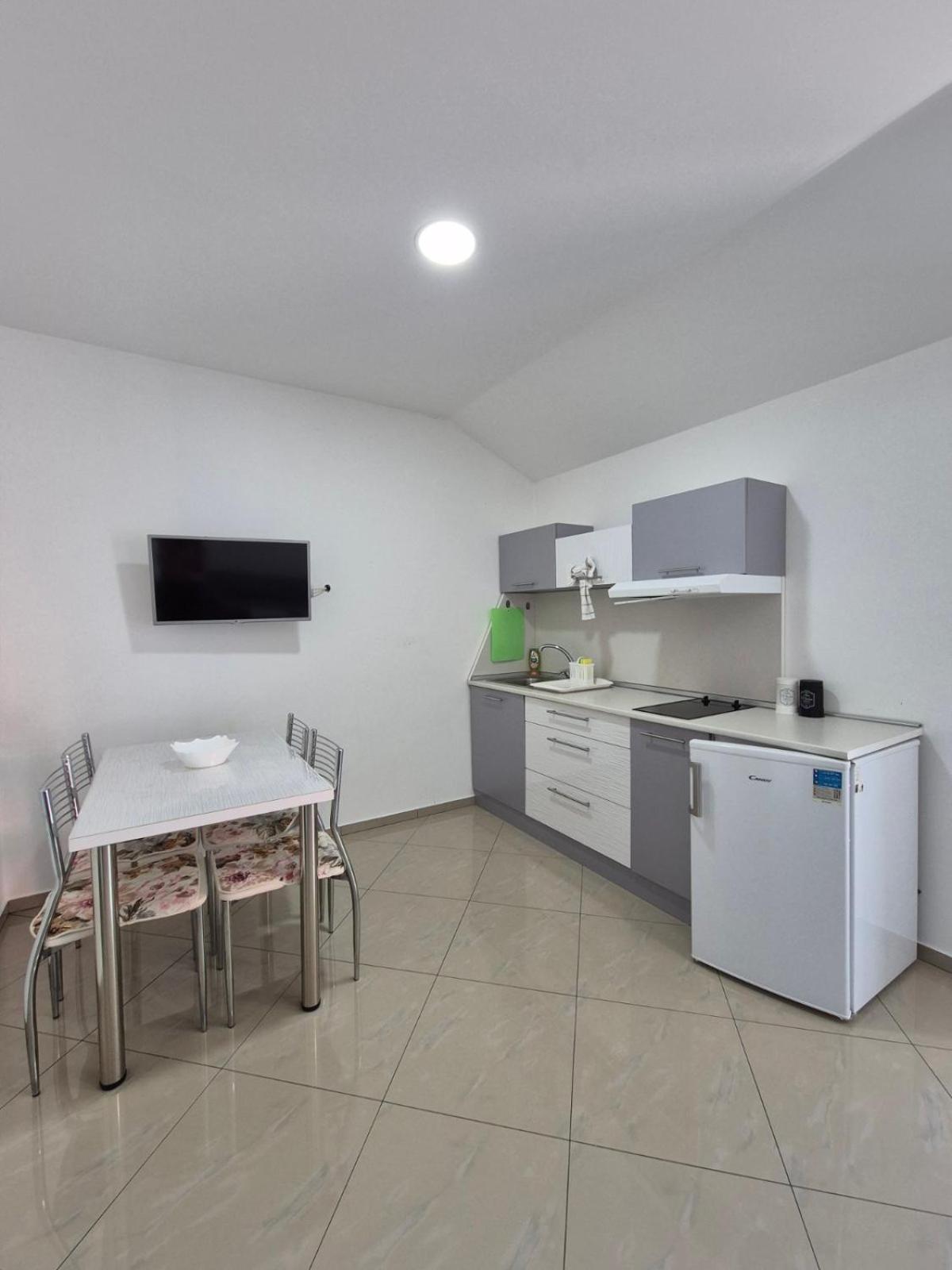 Apartmani "Roshu" 소코 반자 외부 사진