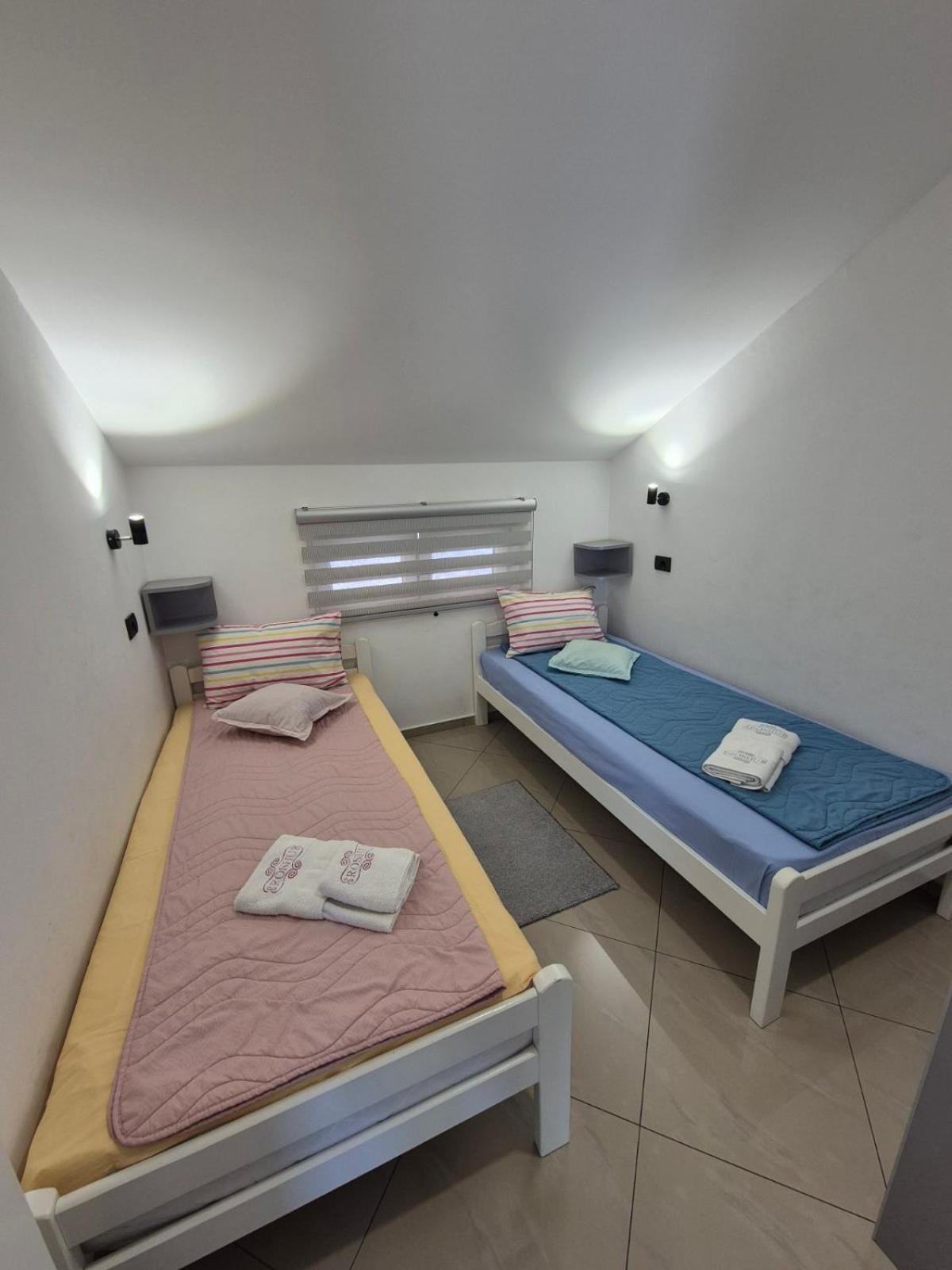 Apartmani "Roshu" 소코 반자 외부 사진